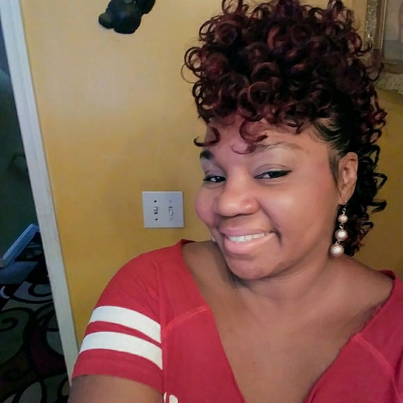 Profile Picture of Tamara Truitt (@ttwalker73) on Poshmark