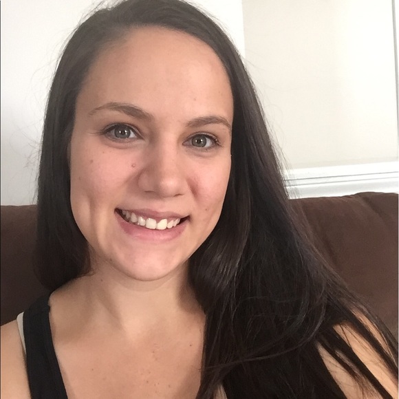 Profile Picture of Michelle Reznik (@mreznik) on Poshmark