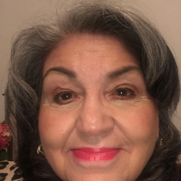 Profile Picture of Beatrice Alvarez (@beacally18) on Poshmark