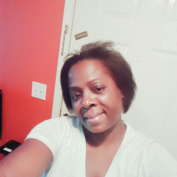 Profile Picture of Ruby Thomas (@rthomas_9) on Poshmark