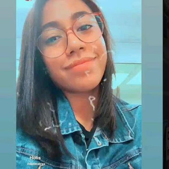 Profile Picture of Daniela Frias (@danielafrias59) on Poshmark