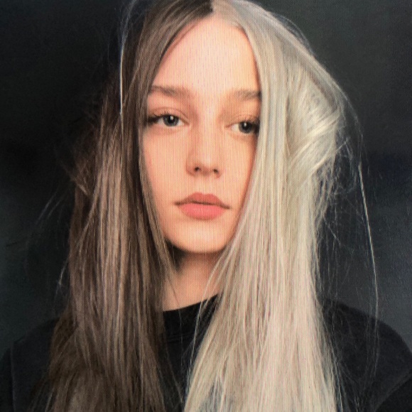 Profile Picture of Wanda Wanda (@cvbndrthesr) on Poshmark