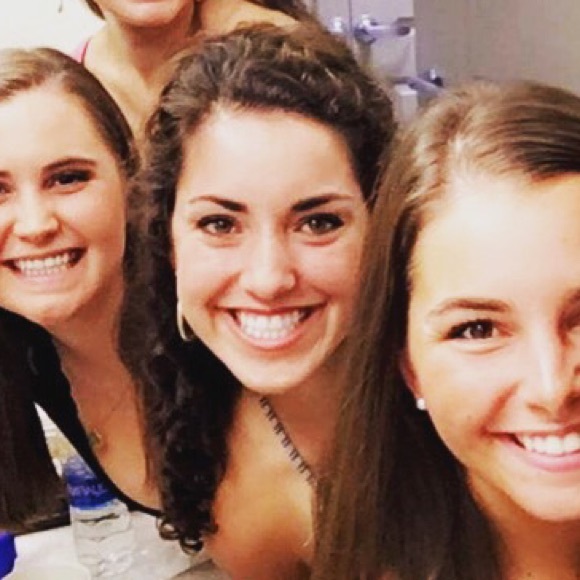 Profile Picture of Ellie Seiter (@ellieseiter) on Poshmark