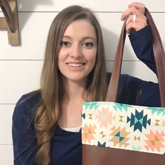 Profile Picture of Candace Groberg (@cgroberg) on Poshmark