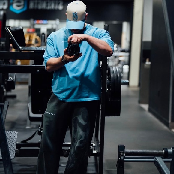 Profile Picture of Jay Noey (@robboy00) on Poshmark