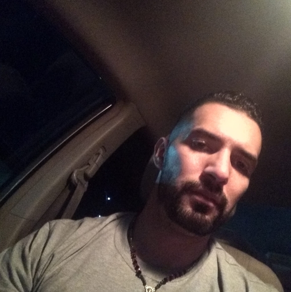 Profile Picture of Johnny Retana (@johnnyretana) on Poshmark