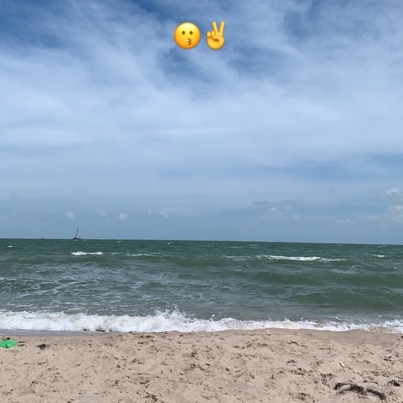 Profile Picture of Arely Solis (@xlyss648) on Poshmark