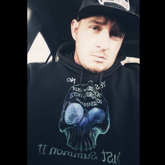 Profile Picture of Nick Riggs (@nickriggs2185) on Poshmark
