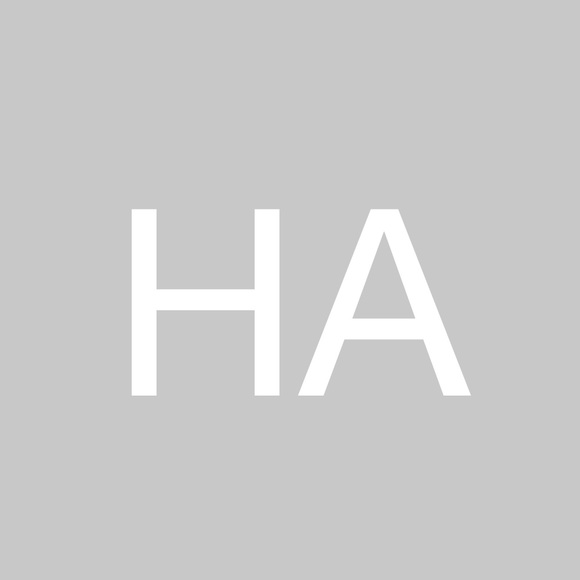 Profile Picture of Haley Armitage (@haleyarmitage) on Poshmark