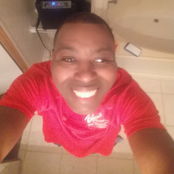 Profile Picture of Alex Carron (@alexmicheal36) on Poshmark