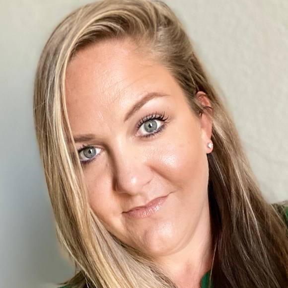Profile Picture of Celise Naylor (@celise_naylor) on Poshmark