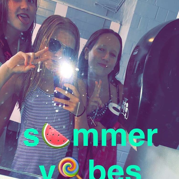 Profile Picture of Olivia Heesch (@livheesch) on Poshmark