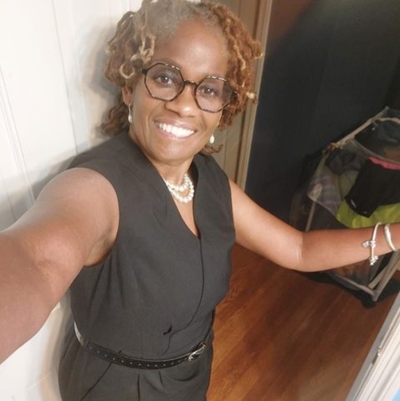 Profile Picture of Valerie Sharp (@valeriesharp281) on Poshmark