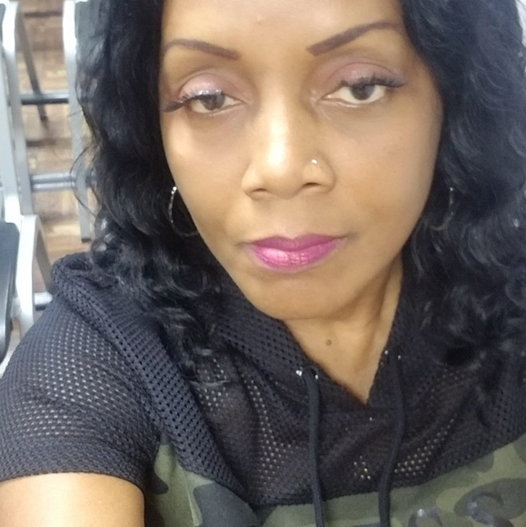 Profile Picture of Marvine Thompson (@marvinethompson) on Poshmark