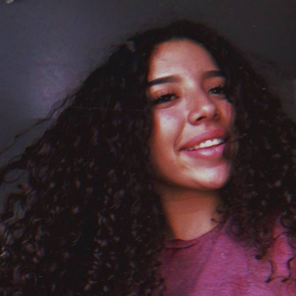 Profile Picture of Elysia Scordato (@elysiajewelll) on Poshmark