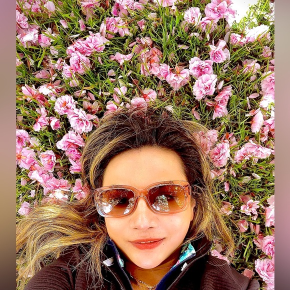 Profile Picture of Francesca Hunter (@francescasecret) on Poshmark