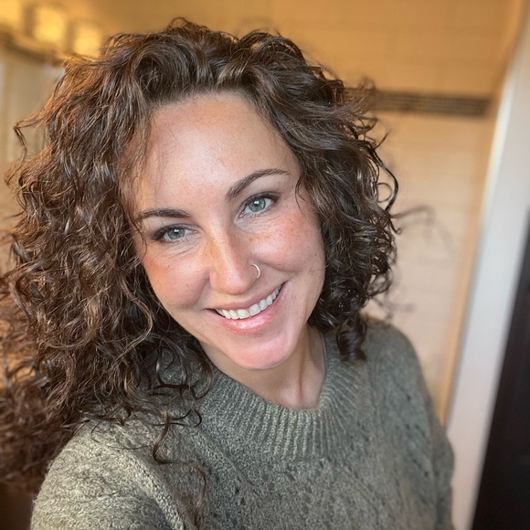 Profile Picture of Jennifer Pearson (@jennyk2020) on Poshmark