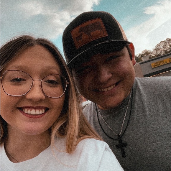 Profile Picture of Chloe Warren (@chloewarren575) on Poshmark