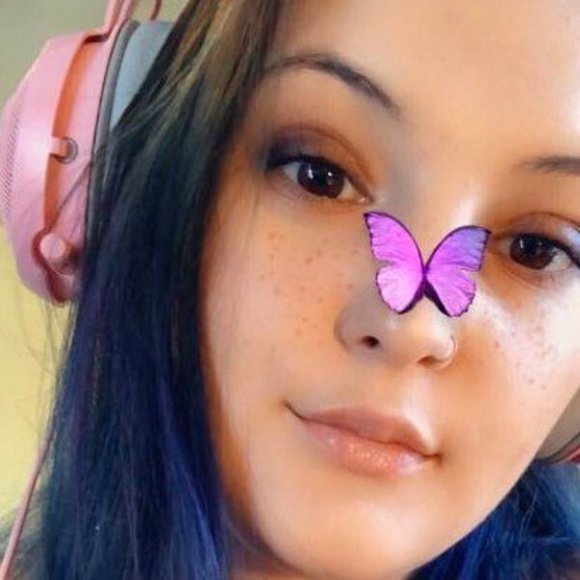 Profile Picture of Hannah Farman (@hannahmfarman) on Poshmark