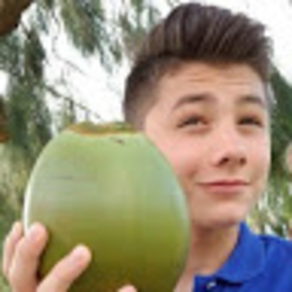 Profile Picture of Hayden Trezek (@haydentrezek) on Poshmark