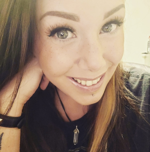 Profile Picture of Nikki lee Franzini (@nlfranzini) on Poshmark