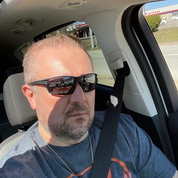 Profile Picture of Jeff Manukin (@bobcatgrad2005) on Poshmark
