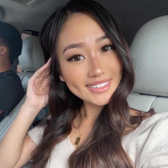 Profile Picture of Lily Vue (@lily_vue904) on Poshmark