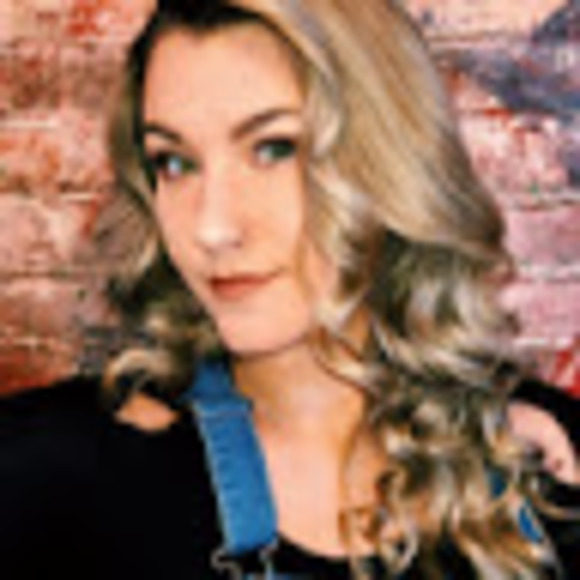 Profile Picture of Paige Krause (@paigekrause325) on Poshmark