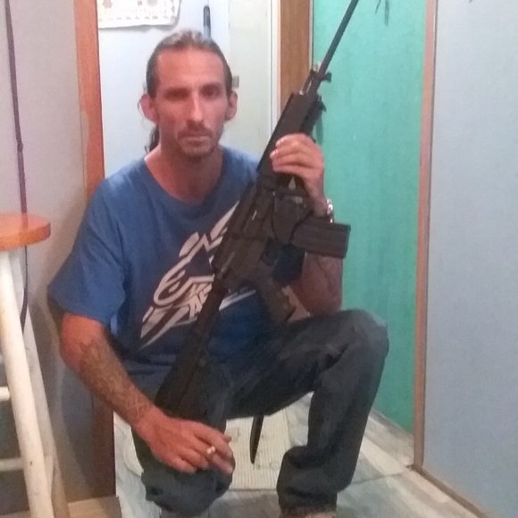 Profile Picture of Joey Gossett (@joeygossett) on Poshmark