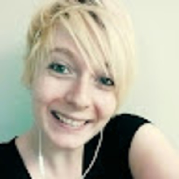 Profile Picture of Victoria Chinnick (@evmoonleigh) on Poshmark