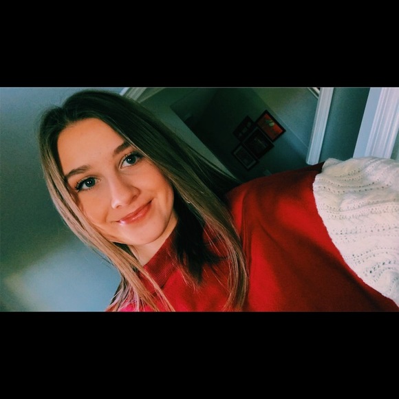 Profile Picture of Graciela Brauer (@gbrauer) on Poshmark
