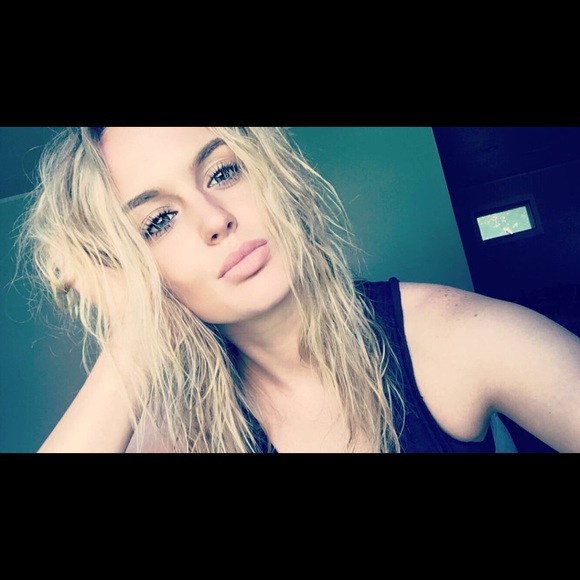 Profile Picture of Courtney Albaugh (@court_nichole1) on Poshmark