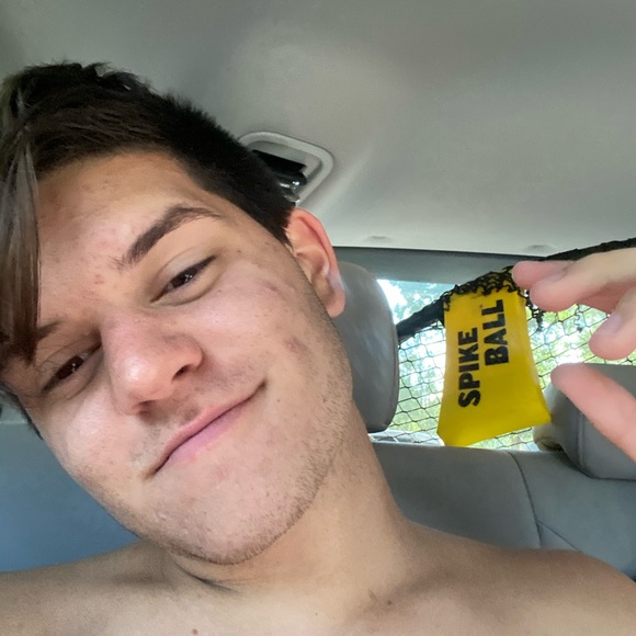 Profile Picture of Johnny Passanante (@johnnypassanant) on Poshmark
