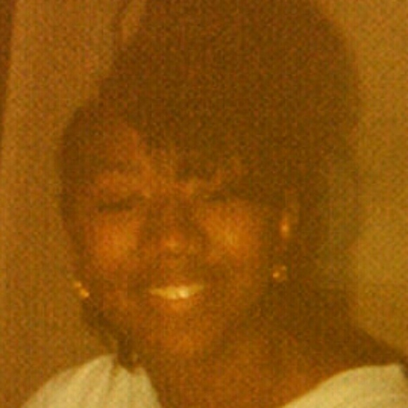 Profile Picture of Paula Curtis (@paulanne) on Poshmark