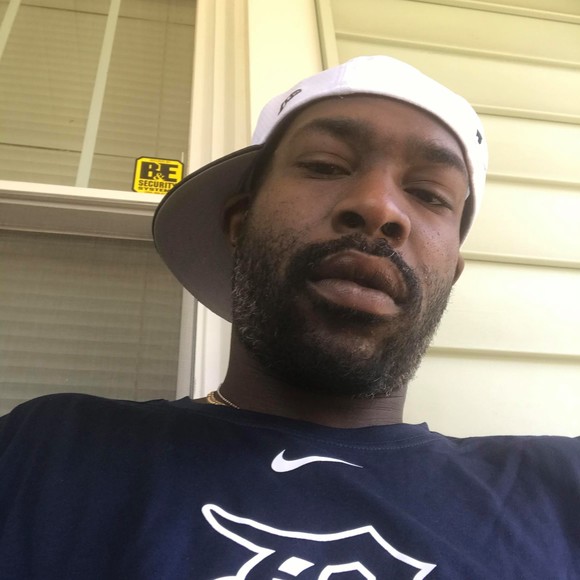 Profile Picture of Terrell Newton (@terrellnewton) on Poshmark