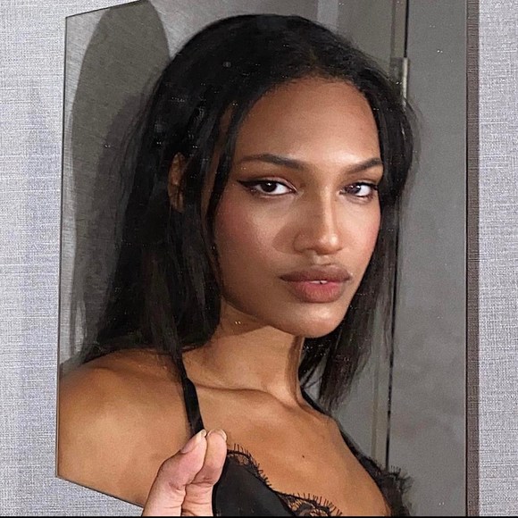 Profile Picture of Nenna Nenna (@nennanwosu) on Poshmark