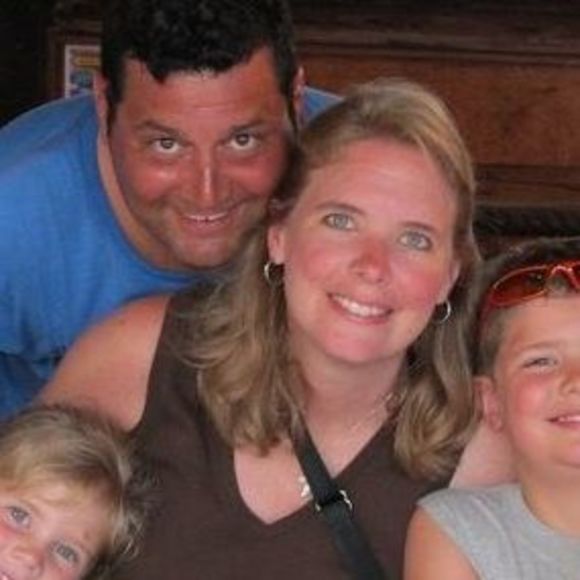 Profile Picture of Robin Bell (@robinbell824) on Poshmark