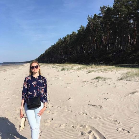 Profile Picture of Alexis Arden (@edgarsbugabuga) on Poshmark