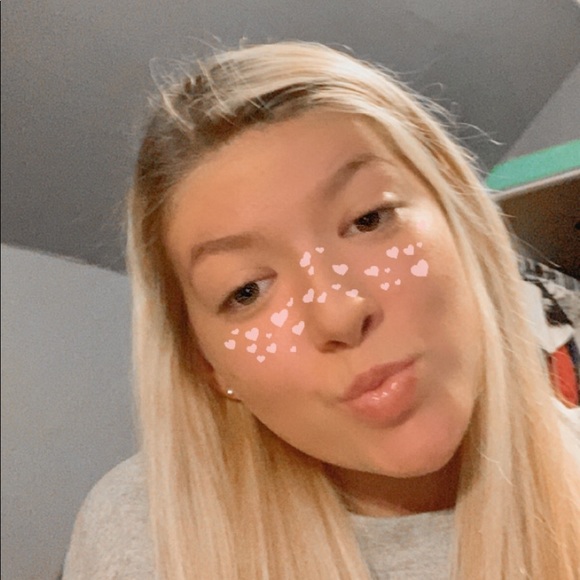 Profile Picture of Carlie Herdlicka (@carliejo946) on Poshmark