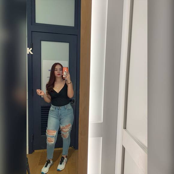 Profile Picture of Giovanna Angulo (@giovis_123) on Poshmark