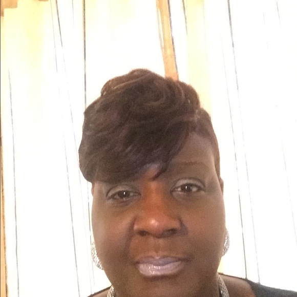 Profile Picture of Karen Traynum (@karenmarie520) on Poshmark