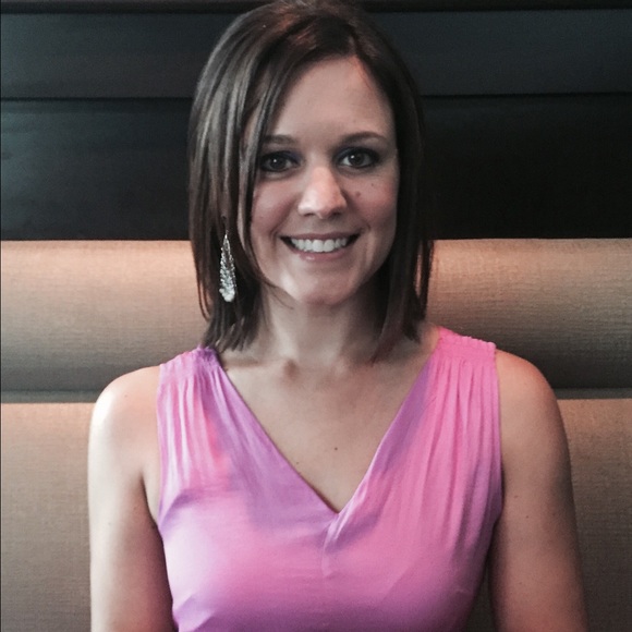 Profile Picture of Darah Hallalf (@dhallalf) on Poshmark