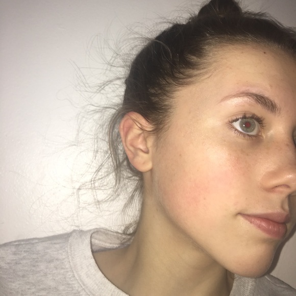 Profile Picture of Lindsey Strowger (@lindseyyyys) on Poshmark