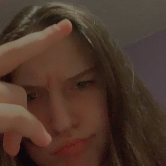 Profile Picture of Chloe Sandness (@cssandness) on Poshmark