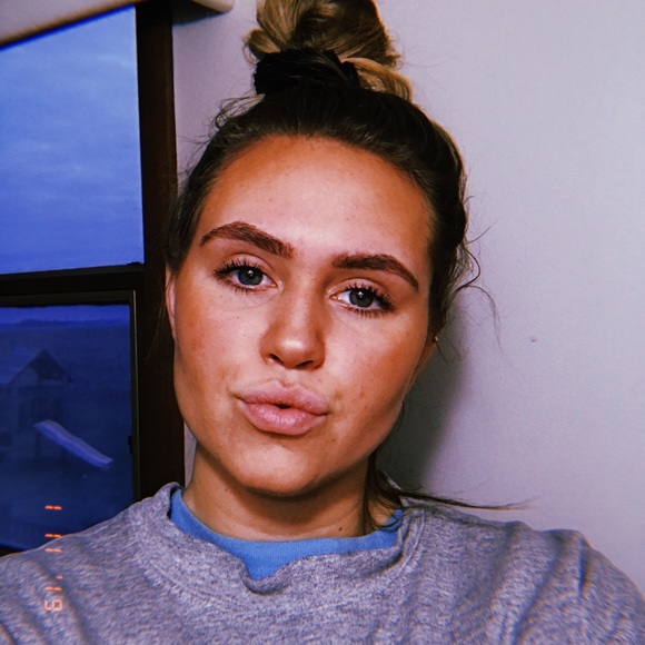 Profile Picture of Emma Lindenmeyer (@emma_ryanne) on Poshmark