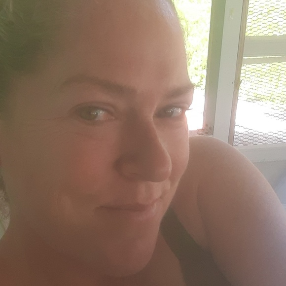 Profile Picture of Kim Hickox (@kimmiekatz) on Poshmark
