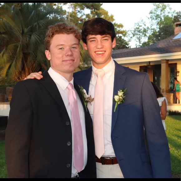 Profile Picture of Solon White (@solonwhite06) on Poshmark