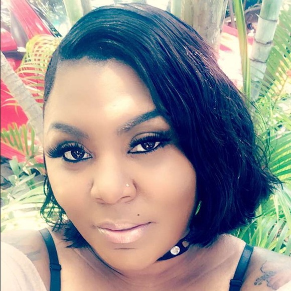 Profile Picture of Britney Fields (@bmfboo) on Poshmark