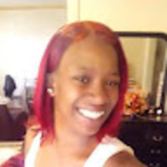 Profile Picture of Tinisha l. Oliver (@lynnoliver607) on Poshmark