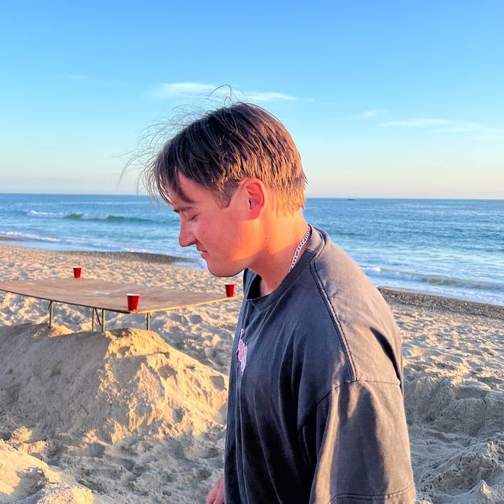Profile Picture of Derek (@derekhooyer) on Tiktok